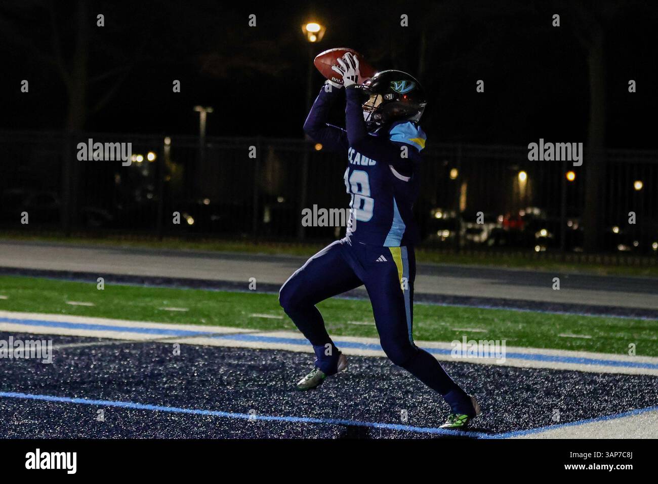 Elmhurst, Illinois, USA, 12 aprile 2025. Women's National Football Conference (WNFC) Chicago Winds vs. Washington Prodigy alla Elmhurst University. Foto Stock Elmhurst, Illinois, USA, 12 aprile 2025. Women's National Football Conference (WNFC) Chicago Winds vs. Washington Prodigy alla Elmhurst University. Foto Stock