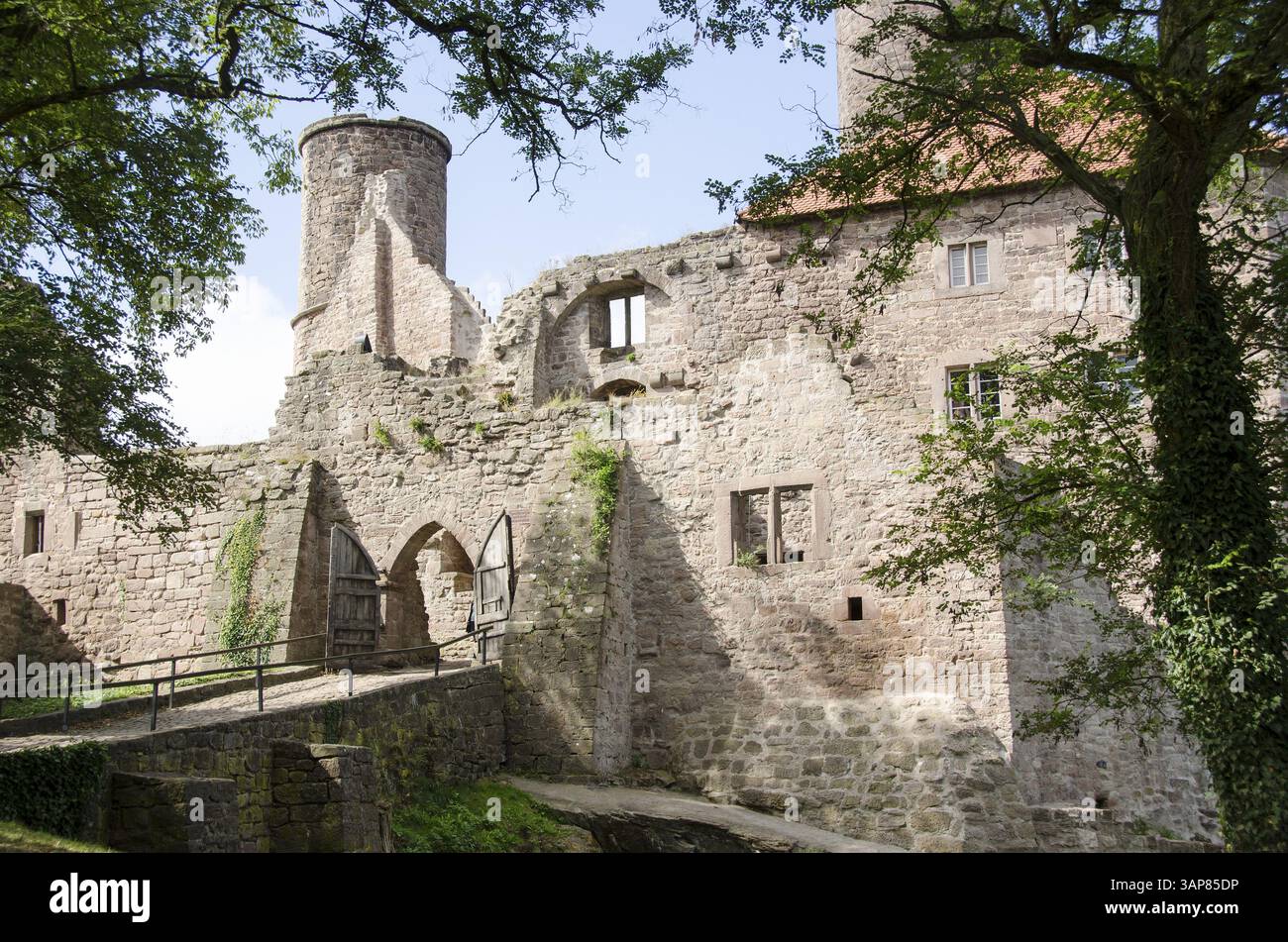 Il castello di Hanstein in Turingia, Germania, una delle più grandi rovine medievali della Germania, Bornhagen nell'Eichsfeld, Germania, Europa Foto Stock
