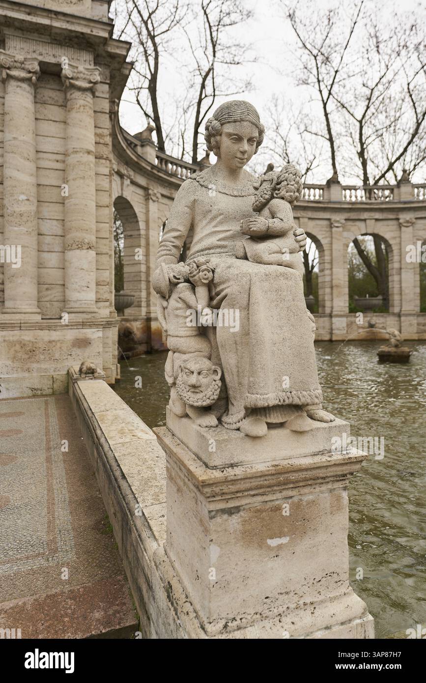 Figura fiabesca di Biancaneve presso la fontana fiabesca di Berlino Foto Stock