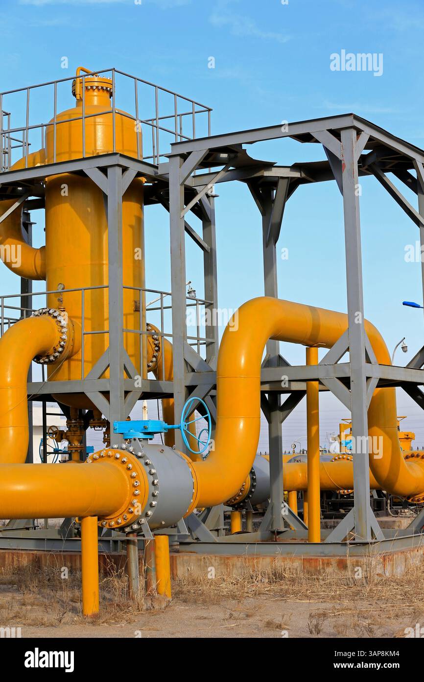 Attrezzature e tubazioni per giacimenti petroliferi Foto Stock