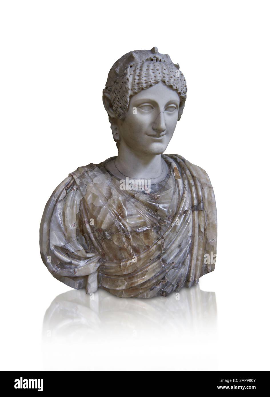 Busto ritratto romano di una donna in un antico stile arcaico greco. Testa a metà del 1° secolo d.C. ispirata ad un busto in alabastro originale greco, a metà del 2° secolo d.c. Foto Stock