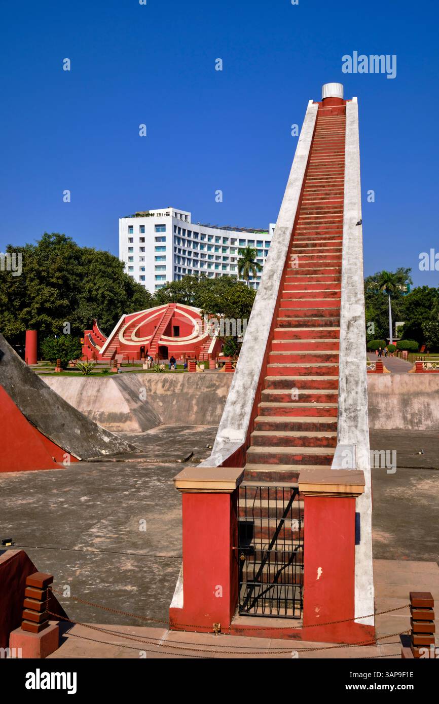 India, nuova Delhi, Jantar Mantar, osservatorio astronomico costruito dal Maharaja Sawai Jai Singh II all'inizio del XVIII secolo Foto Stock