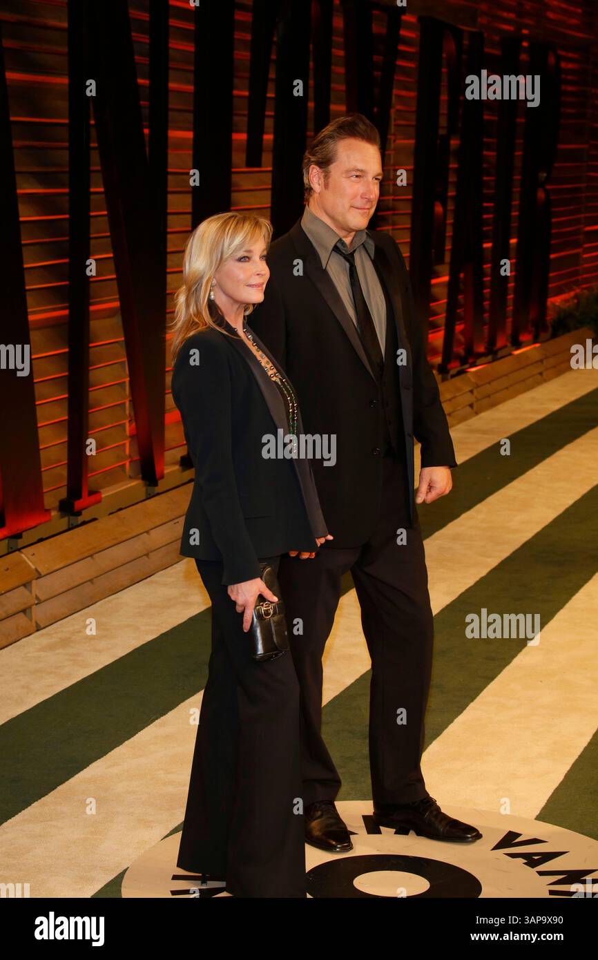 Bo Derek e John Corbett arrivano al Vanity Fair Oscar Party a West Hollywood, Los Angeles, USA, il 2 marzo 2014 Foto Stock