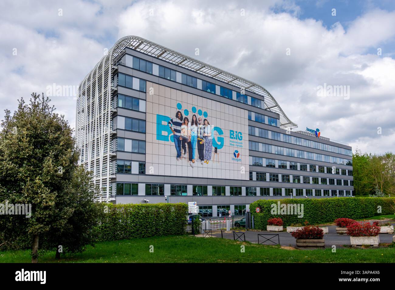 Vista del technopole Bouygues Telecom a Meudon, Francia. Bouygues Telecom è una società francese di telefonia mobile, Internet service provider e IPTV Foto Stock