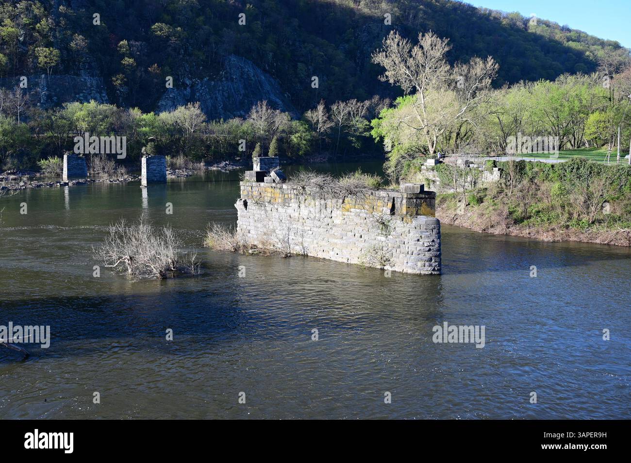 L'incrocio tra il Potomac e il fiume Shenandoah in Virginia a Harpers Ferry. Foto Stock
