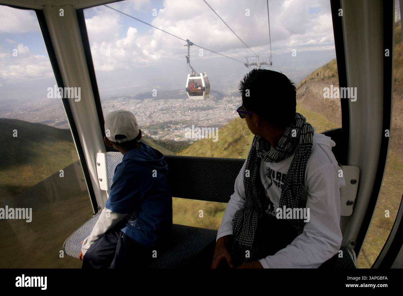 29 giugno 2011 - Quito, PICHINCHA, Ecuador - QUITO ECUADOR 30/06/2011 secciÃ³n Quito recorrido de instalaicones del TelefÃ©rico y juegos electrÃ³nicos del Vulcano abandonados foto Mario Egas MejÃ­a (immagine di credito: © El Comercio/GDA/ZUMAPRESS.com) Foto Stock