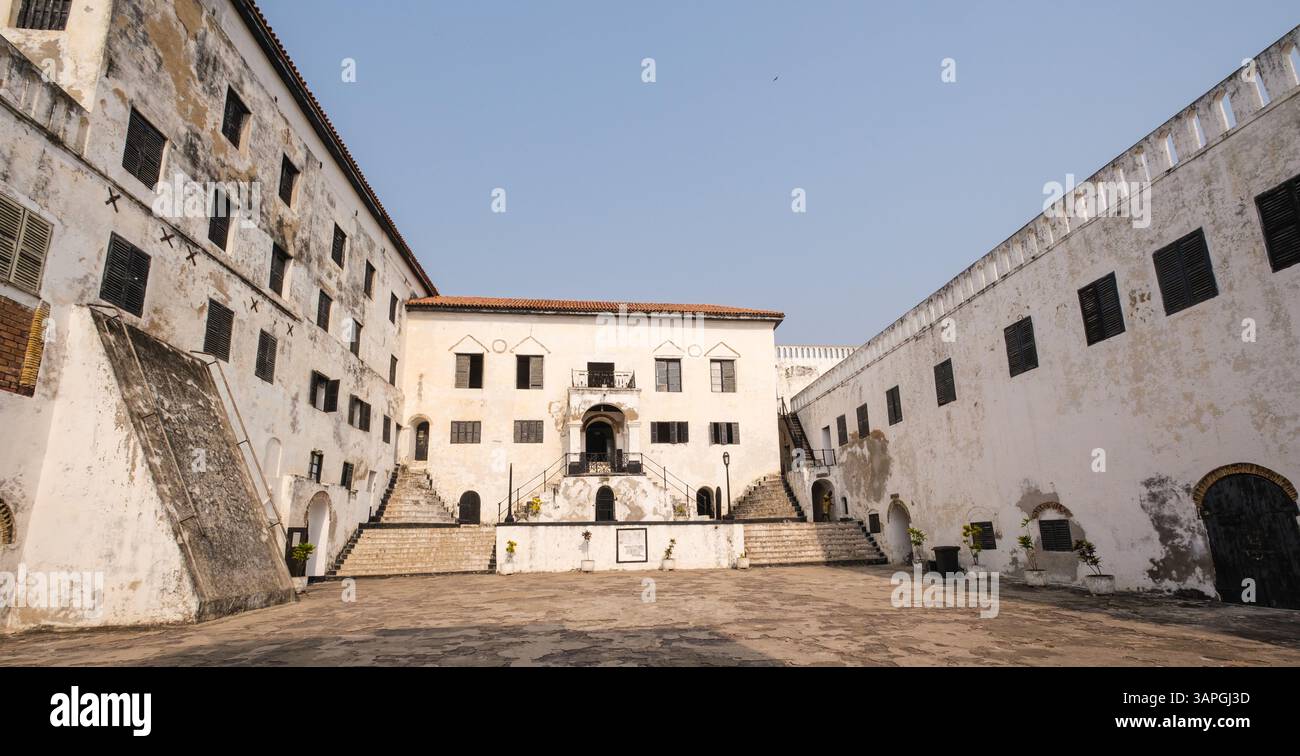 Elmina, Ghana. Castello di St. George, cortile interno. Castello costruito dai portoghesi nel 1482. Foto Stock