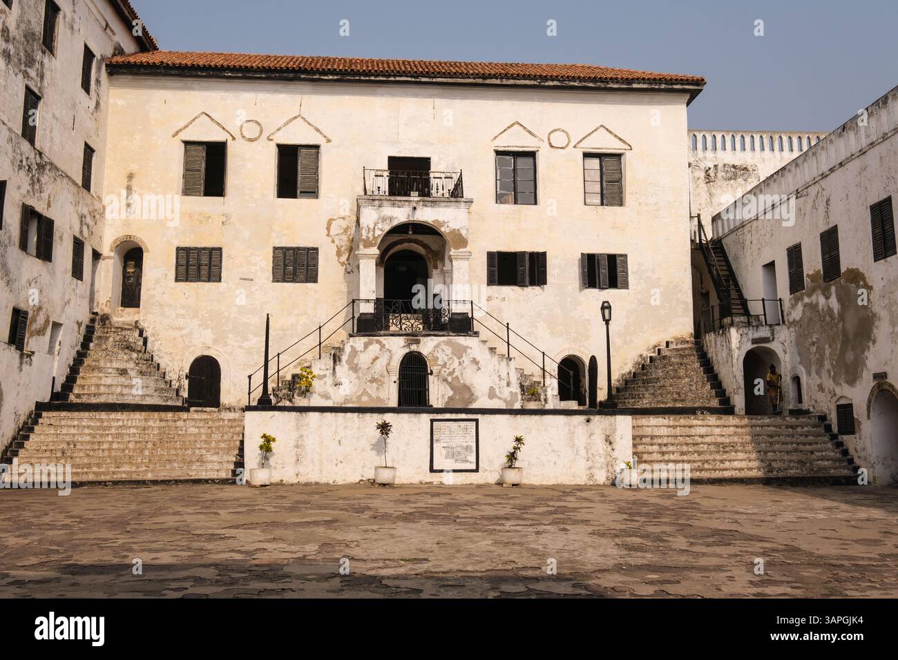 Elmina, Ghana. Castello di St. George, cortile interno. Castello costruito dai portoghesi nel 1482. Foto Stock