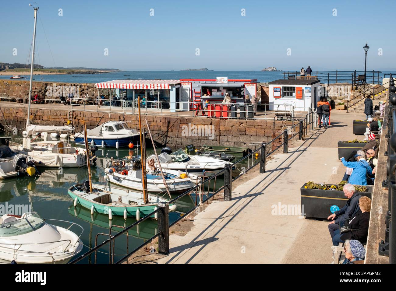 Ufficio prenotazioni Lobster Shack e Sula Boat Trips presso North Berwick Harbour, East Lothian, Scozia, Regno Unito. Foto Stock