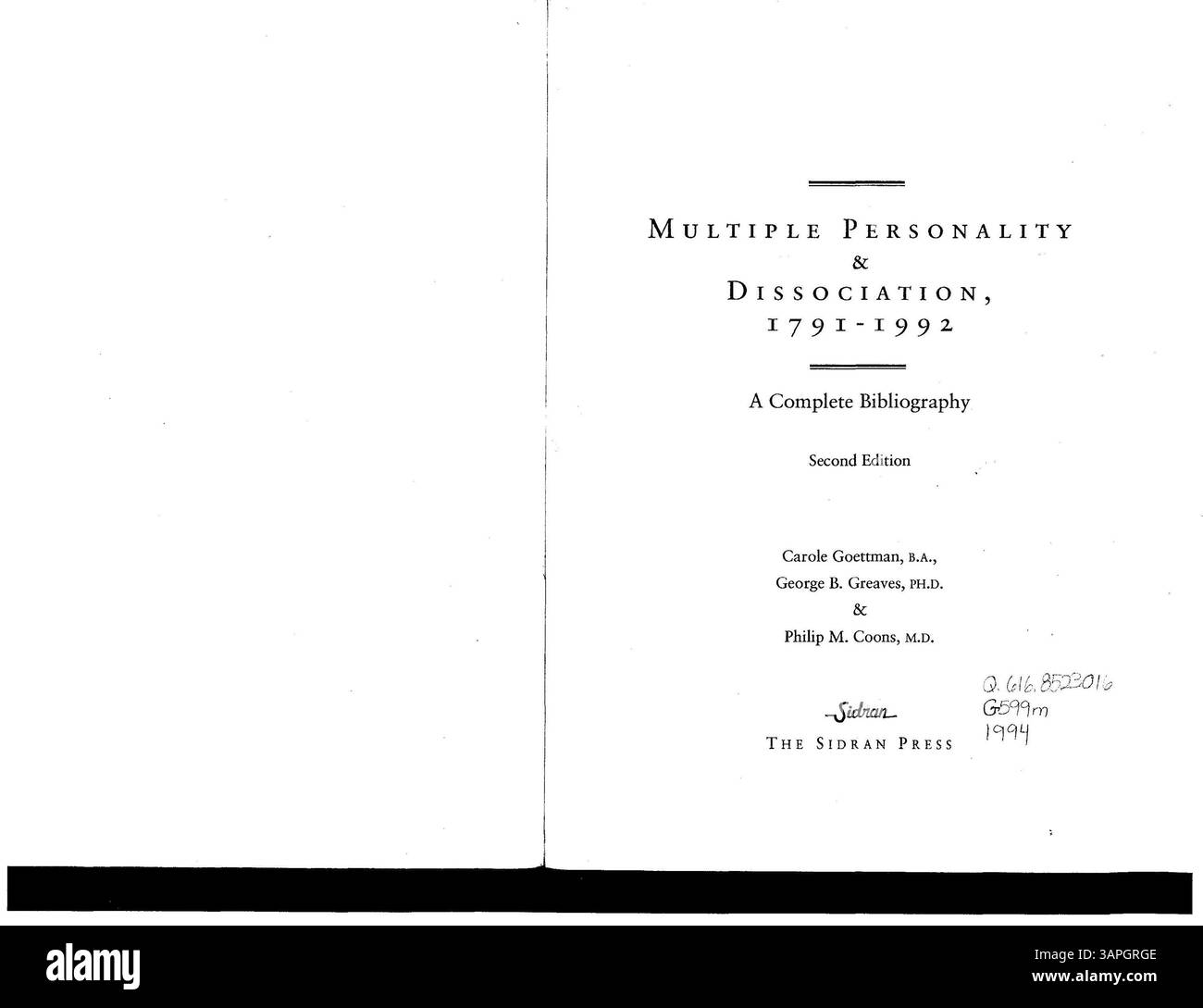 Questa seconda edizione della bibliografia intitolata "personalità multipla e dissociazione, 1791-1992" aggiorna la prima edizione, correggendo gli errori e aggiungendo nuove ricerche sui disturbi dissociativi e della personalità. Comprende sezioni sugli stati di fuga e sugli aspetti medico-legali. Foto Stock