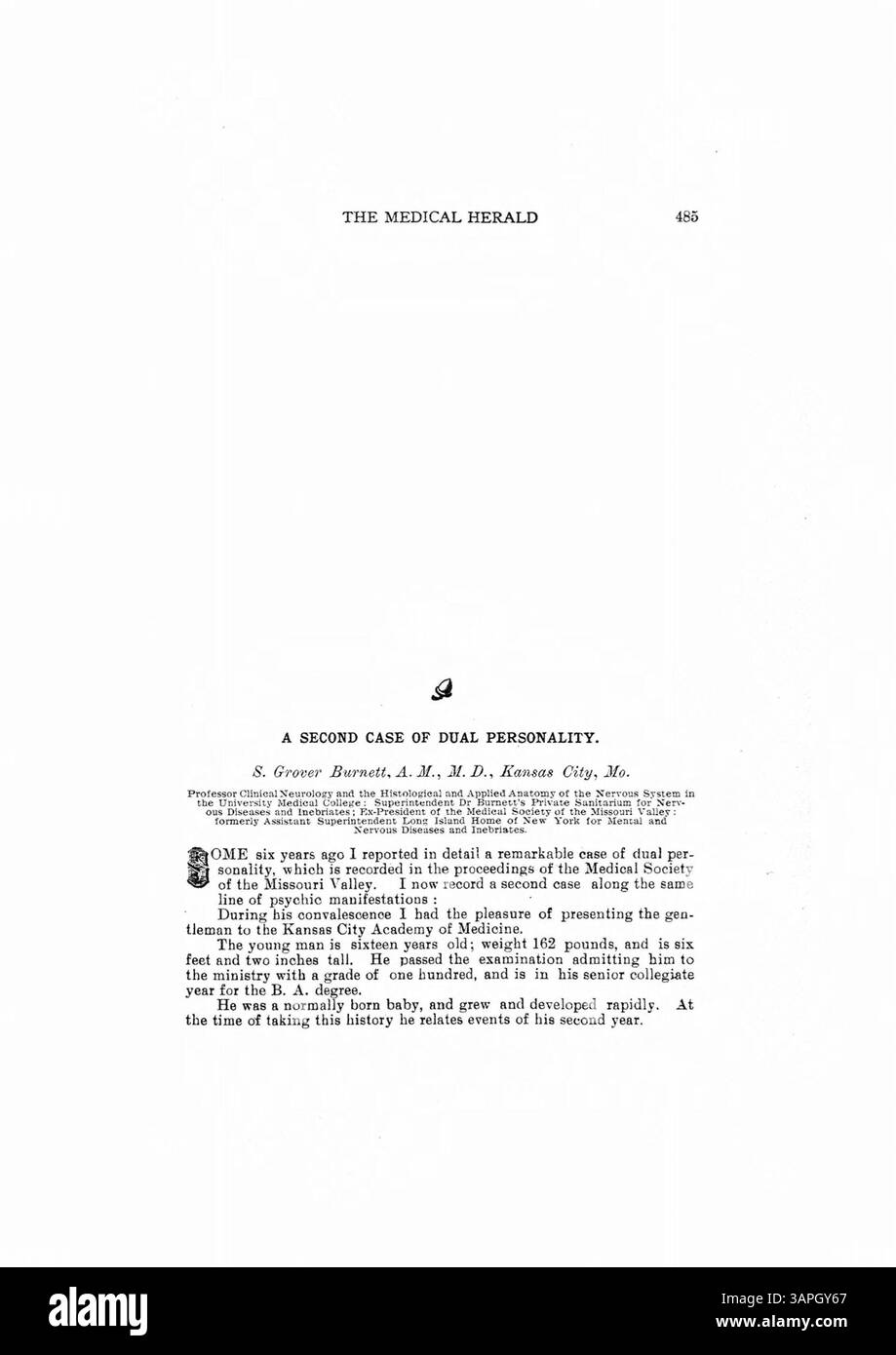 Il dottor Burnett presenta un caso di studio su un giovane a cui è stata diagnosticata una doppia personalità, a partire dall'infanzia. Dopo un'intensa sessione di terapia di suggerimento mentale, il paziente è stato in grado di ricordare le azioni di entrambi i lati della sua personalità. Questo articolo è seguito da una discussione tra diversi medici su casi simili. Foto Stock