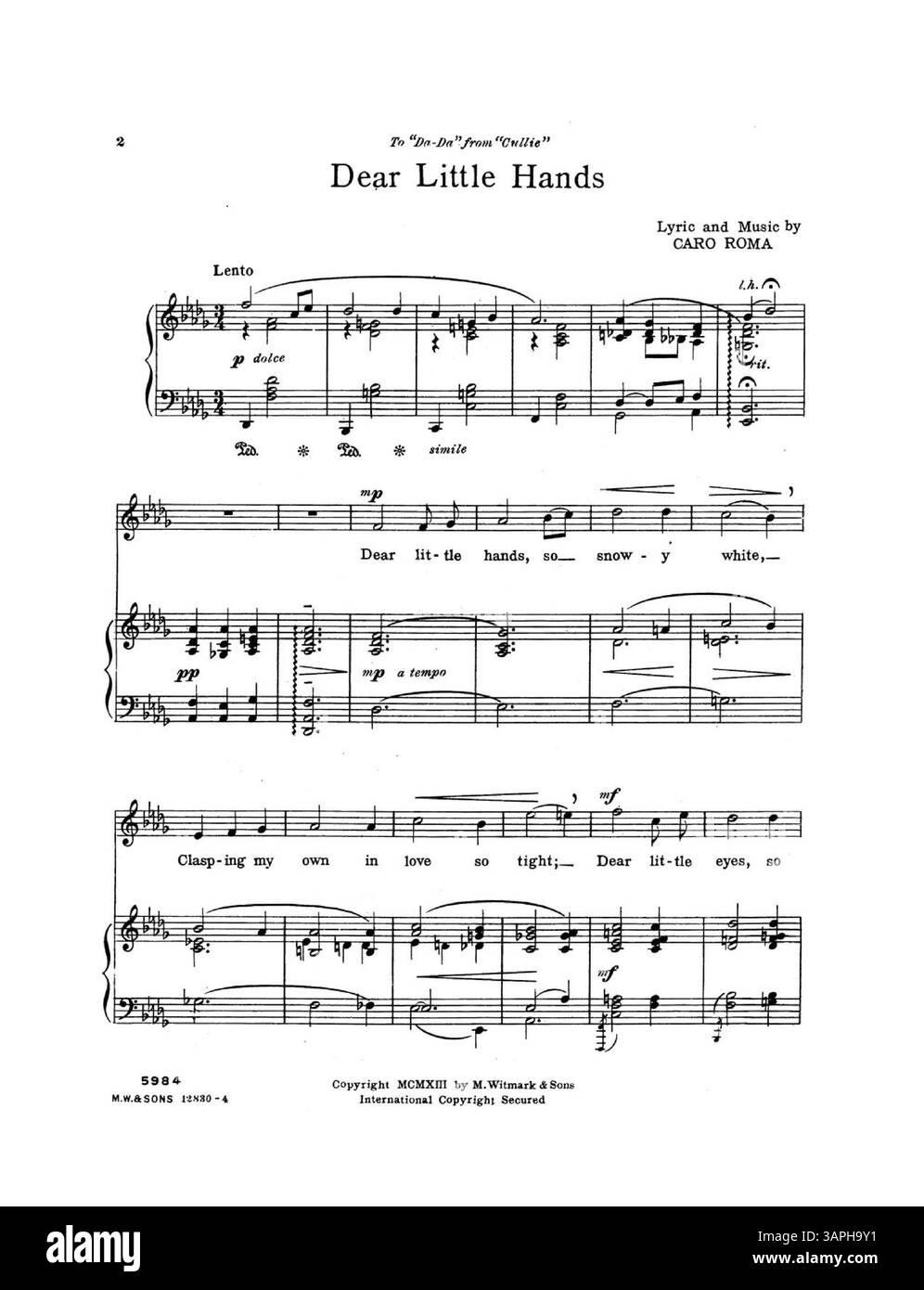 Dear Little Hands è una composizione musicale con testi e musiche di caro Roma. La copertina include i testi di "Resignation" e "i come to Thee". Gli annunci pubblicitari per i libri M. Witmark appaiono sul retro di copertina. Foto Stock