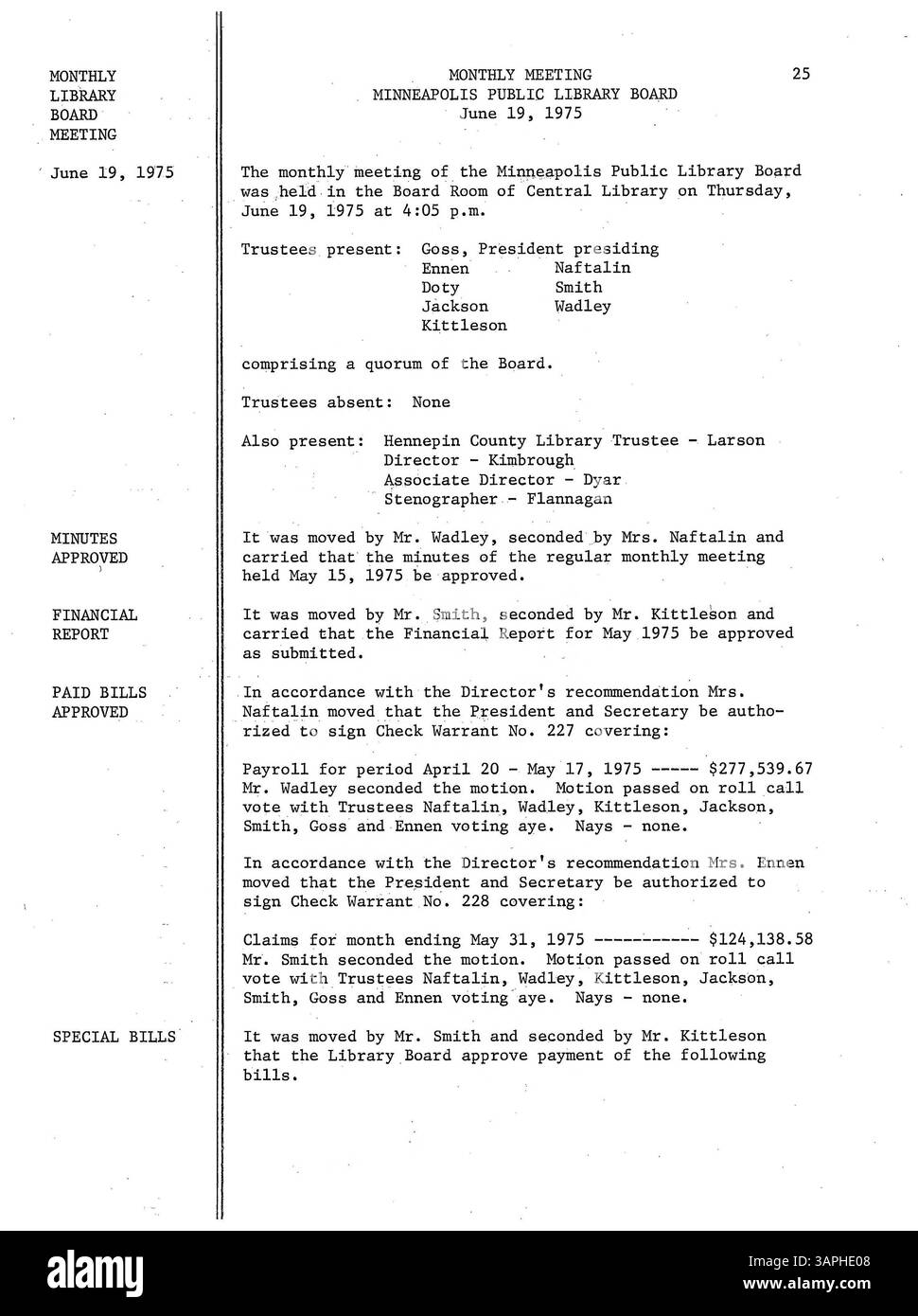 I verbali del Consiglio di amministrazione della Biblioteca pubblica di Minneapolis nel 1975 documentano le discussioni sulla gestione delle biblioteche, i servizi e le decisioni che hanno plasmato le operazioni della biblioteca durante quell'anno. Foto Stock