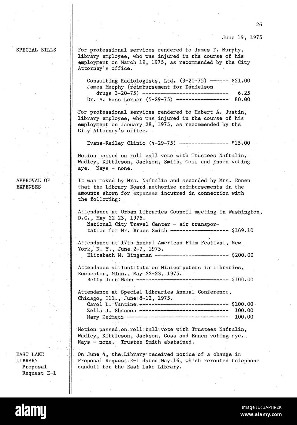 I verbali della riunione del 1975 del Consiglio di amministrazione della Biblioteca pubblica di Minneapolis delineano le decisioni chiave riguardanti le operazioni, le politiche e i servizi della biblioteca durante quel periodo. Foto Stock