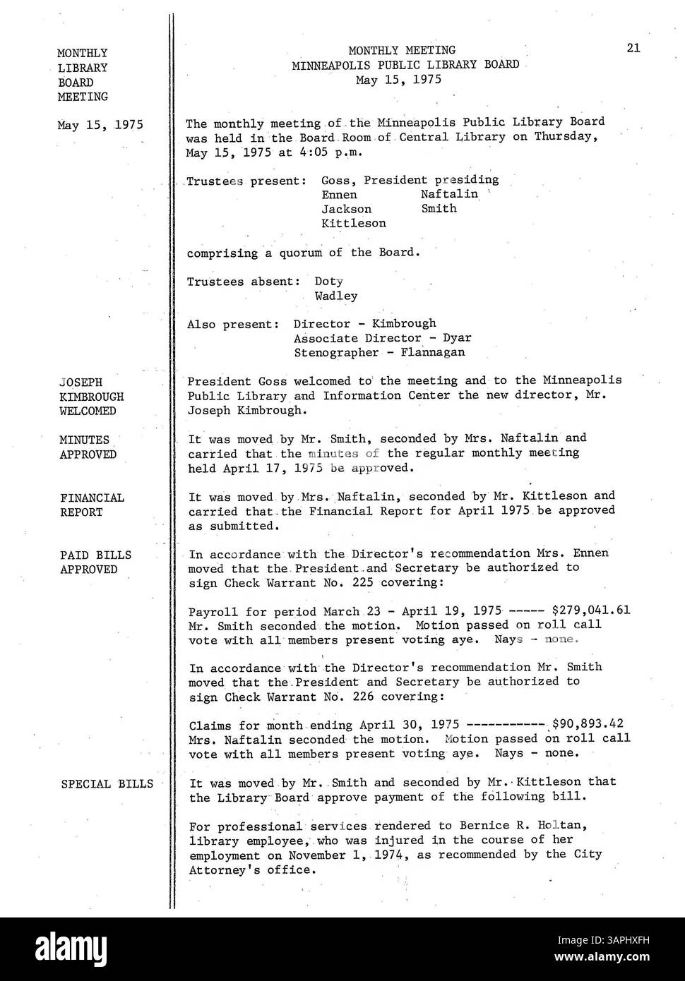 I verbali della riunione del 1975 del Consiglio di amministrazione della Biblioteca pubblica di Minneapolis evidenziano le azioni e le decisioni chiave riguardanti i servizi e le operazioni delle biblioteche per quell'anno. Foto Stock