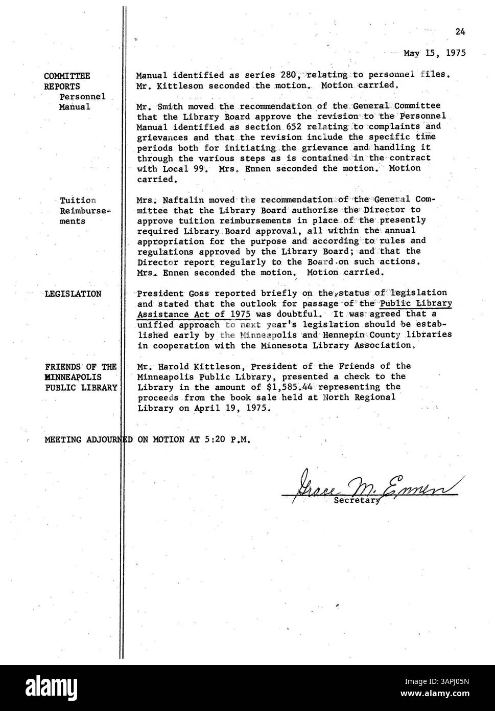 I verbali delle riunioni del Consiglio di amministrazione della Biblioteca pubblica di Minneapolis del 1975 forniscono un resoconto delle decisioni e delle azioni del Consiglio in merito ai servizi, alle politiche e alle operazioni della biblioteca durante l'anno. Foto Stock