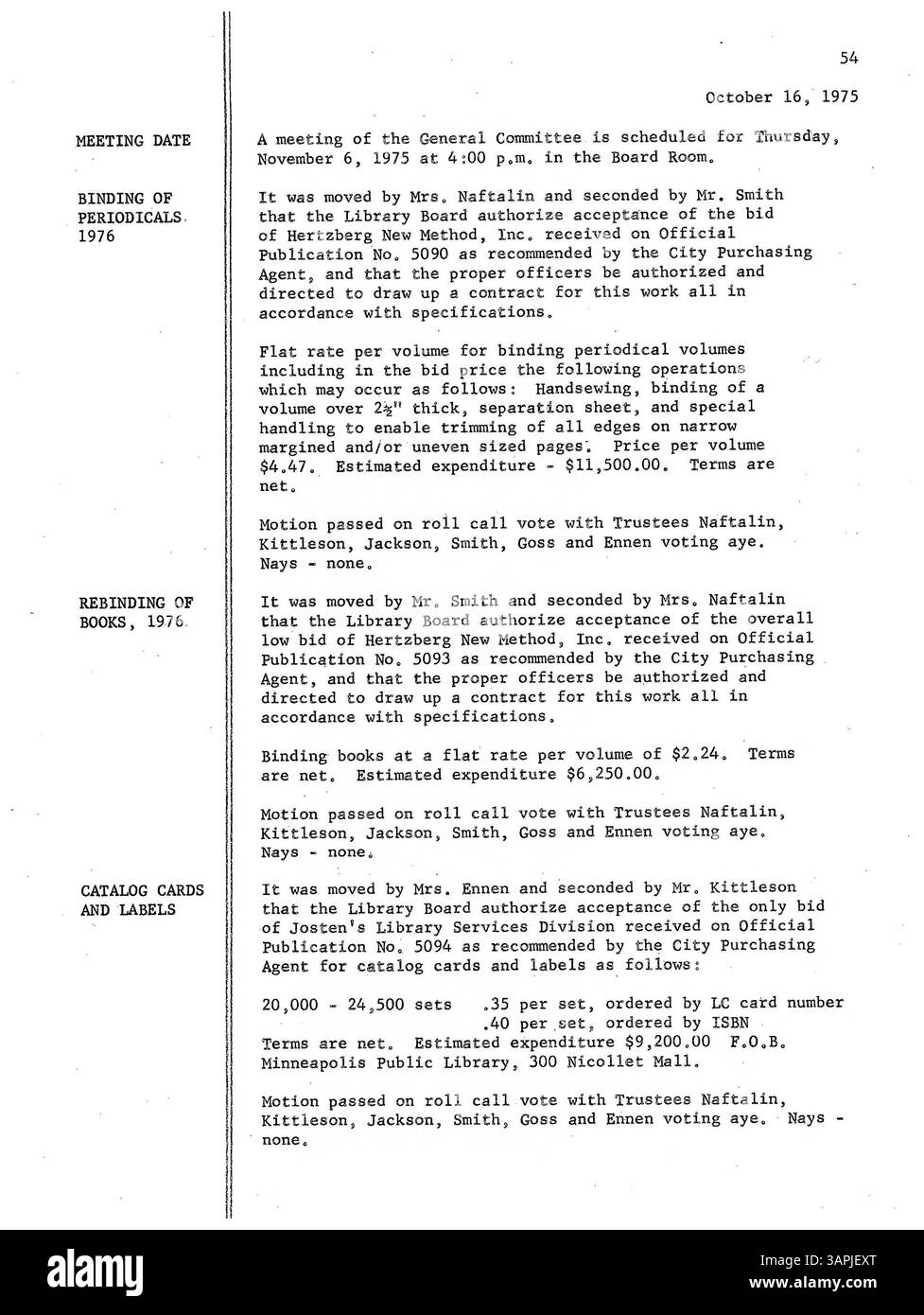 I verbali della riunione del 1975 del Consiglio di amministrazione della Biblioteca pubblica di Minneapolis documentano le decisioni del Consiglio di amministrazione sulle politiche, i servizi e la gestione delle risorse bibliotecarie durante quell'anno. Foto Stock