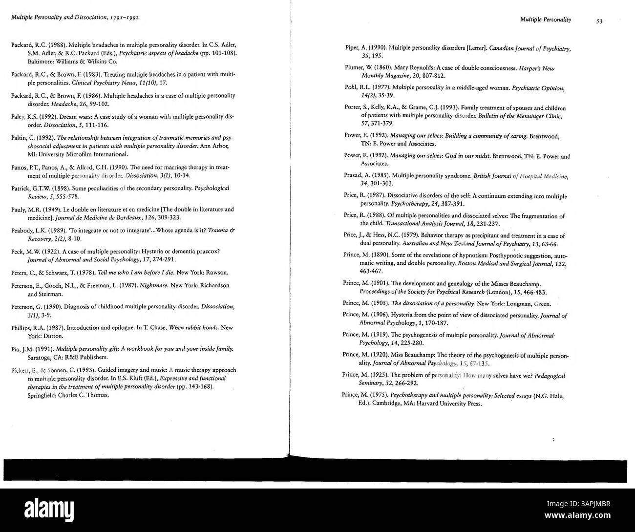 Una bibliografia aggiornata sulla personalità multipla e la dissociazione, questa seconda edizione include correzioni e aggiornamenti fino al 1993. Gli argomenti chiave includono gli stati di fuga, la depersonalizzazione, la derealizzazione e gli aspetti giuridici dei disturbi dissociativi. Foto Stock