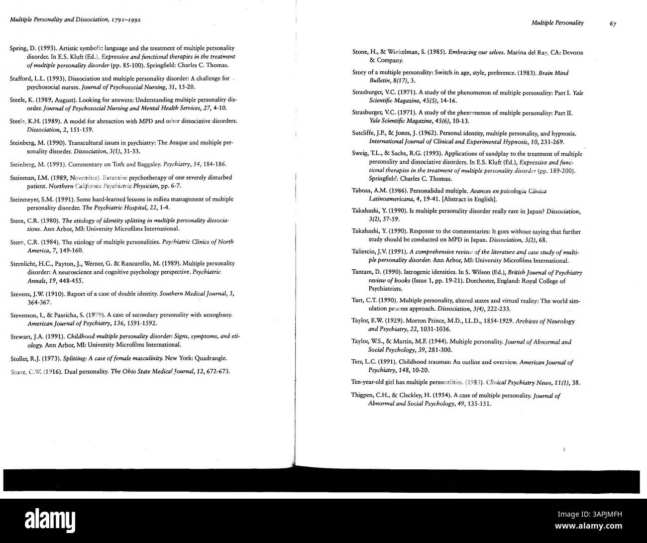 Questa edizione della bibliografia contiene opere su personalità multipla, disordini dissociativi e le loro implicazioni legali, aggiornate fino al novembre 1993. Corregge gli errori precedenti e classifica i riferimenti in aree pertinenti come la dissociazione, gli stati di fuga e la depersonalizzazione. Foto Stock