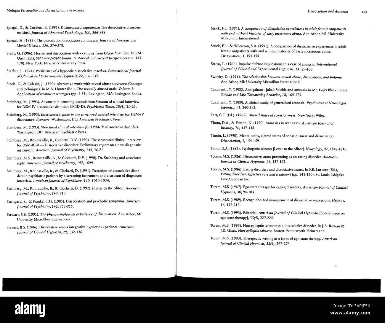 Una risorsa completa, la bibliografia "personalità multipla e dissociazione, 1791-1992" include lavori chiave nello studio del disturbo dissociativo dell'identità, dell'amnesia, degli stati di fuga e di altri disturbi psicologici. Questa seconda edizione aggiornata, con correzioni, è stata pubblicata dalla University of Oregon Libraries. Foto Stock