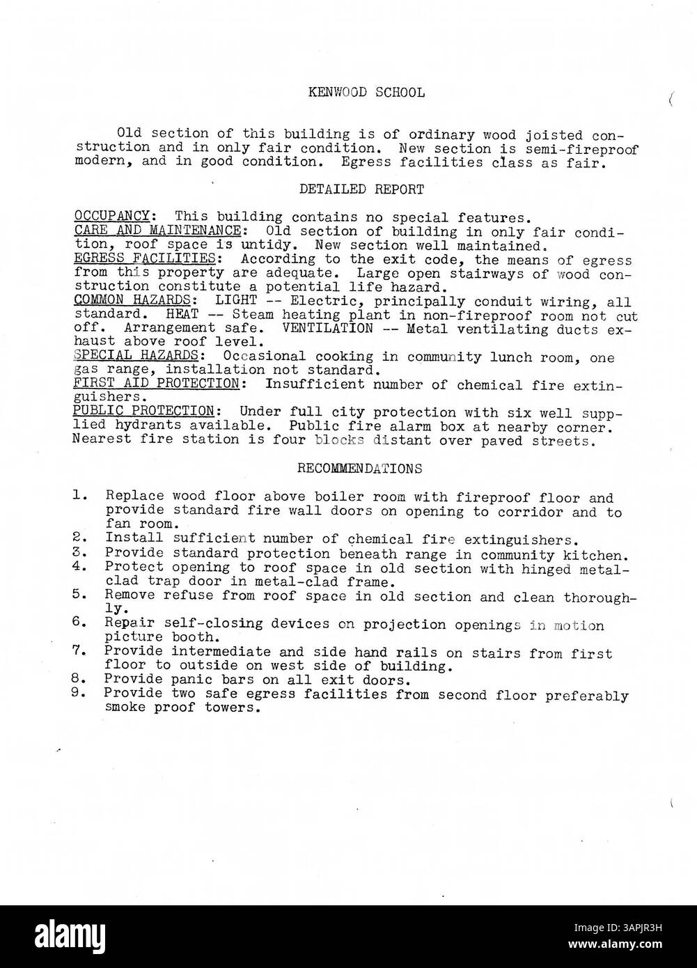 Questo rapporto del 23 febbraio 1933 descrive in dettaglio l'ispezione delle proprietà delle scuole pubbliche di Minneapolis. Include rapporti di assicurazione antincendio, storia degli edifici, piani e fotografie di ogni scuola. Documenta anche la costruzione di quattro nuove scuole dopo il 1931: Folwell, Ramsey, Sheridan e Miller Vocational, con fotografie interne fornite in appendice. Foto Stock