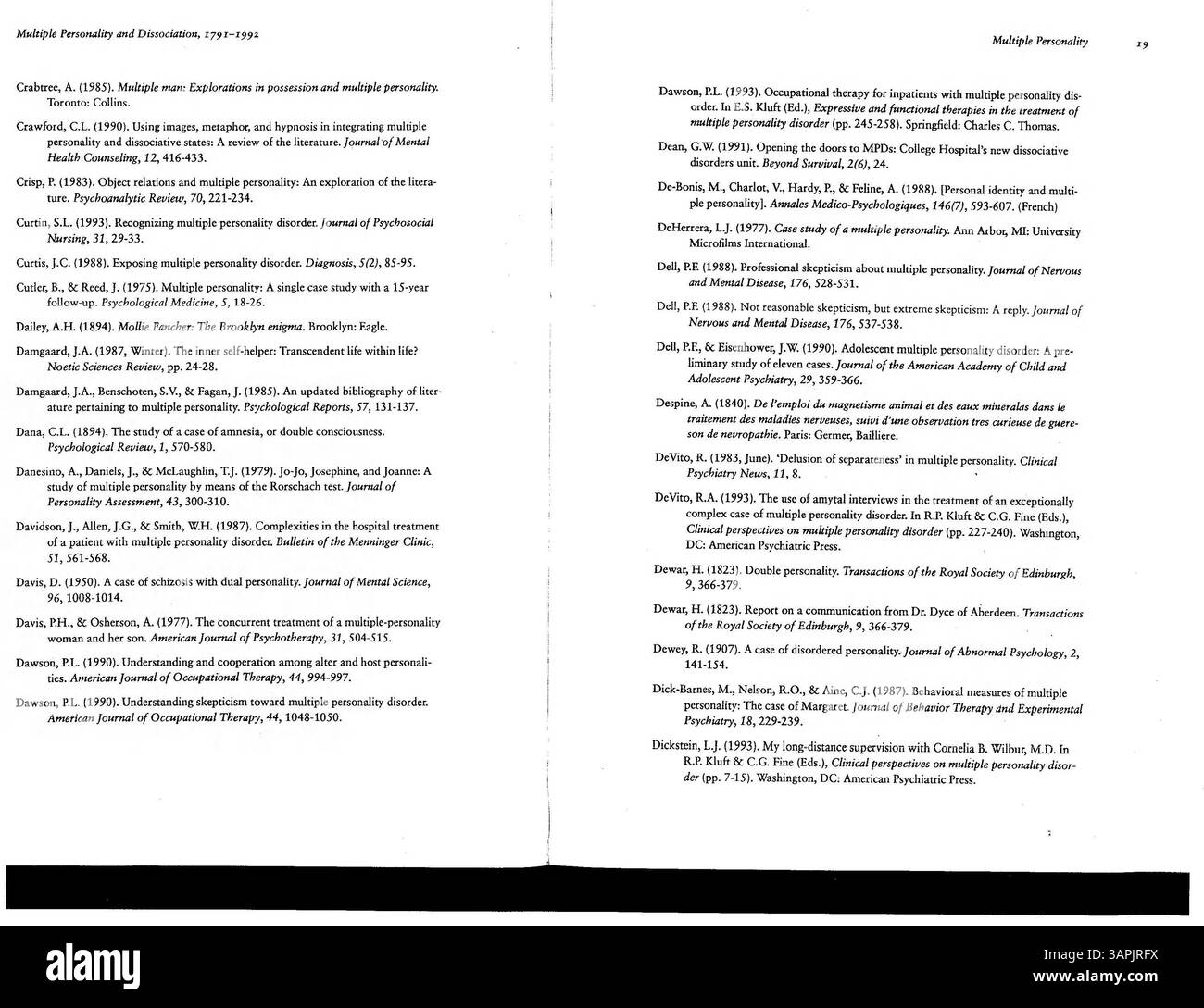 Questa è la seconda edizione di una bibliografia completa sulla personalità multipla e la dissociazione, che copre gli aggiornamenti fino al 30 novembre 1993. Include correzioni agli articoli precedenti ed è categorizzato in sezioni su personalità multiple, dissociazione e amnesia, depersonalizzazione e derealizzazione, stati di fuga e aspetti medico-legali. Foto Stock
