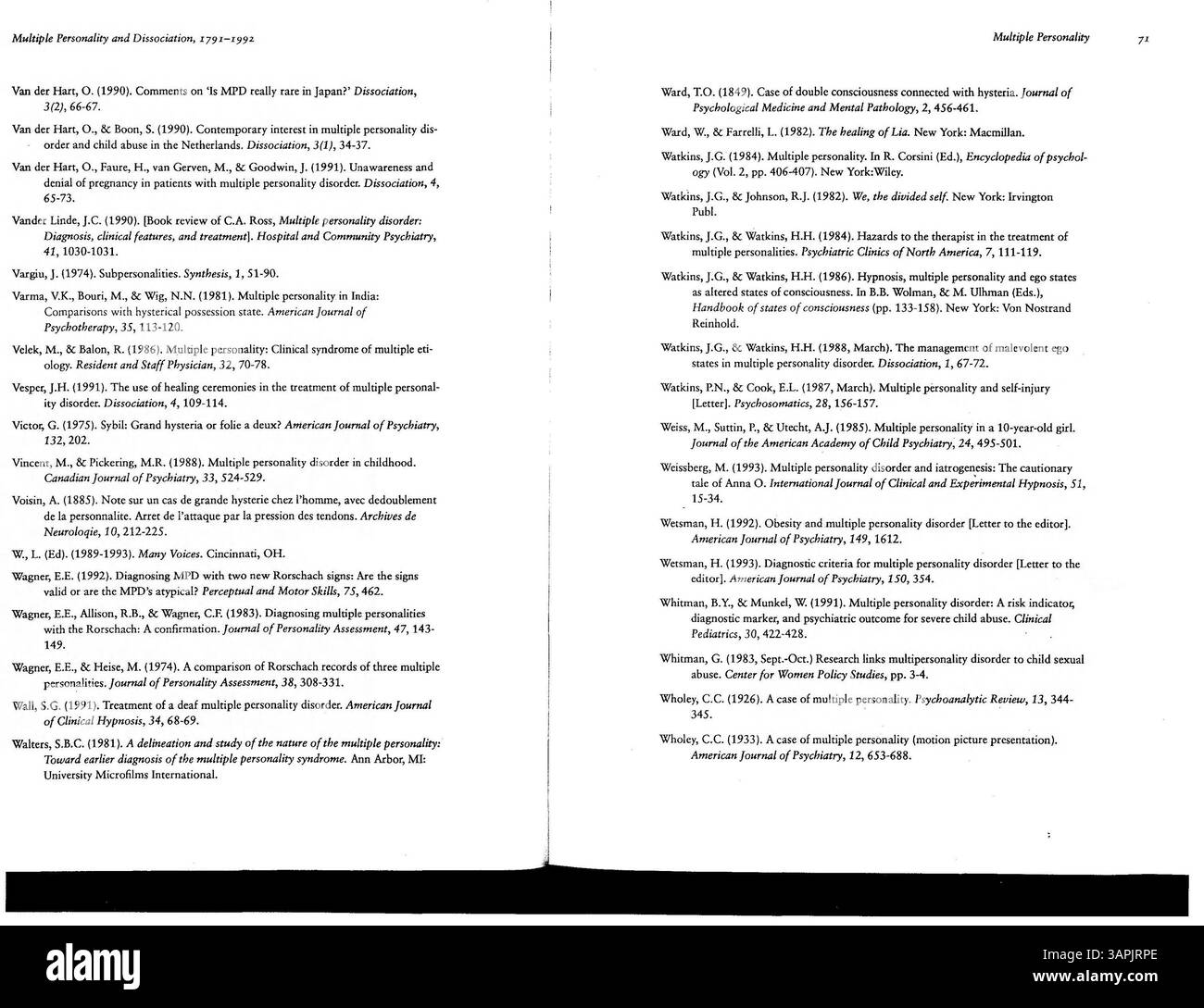 Questa edizione aggiornata della bibliografia si estende dal 1791 al 1992 e contiene errori corretti delle edizioni precedenti, concentrandosi su molteplici disturbi di personalità e identità dissociativa, con sezioni sugli aspetti medici, legali e psicologici degli stati dissociativi. Foto Stock