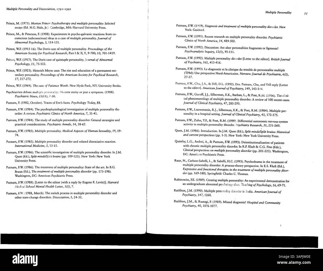 Questo lavoro di riferimento, la seconda edizione della bibliografia sulla personalità multipla e la dissociazione, include correzioni e aggiunte fino al 1993. Gli argomenti trattati includono il disturbo dissociativo dell'identità, gli stati di fuga, la depersonalizzazione e gli aspetti medico-legali. Foto Stock