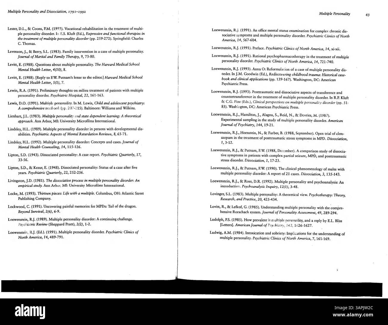 La seconda edizione di questa bibliografia include correzioni dalla prima edizione e aggiornamenti fino al 1993. Si concentra su personalità multiple, disturbi dissociativi e condizioni psicologiche correlate come amnesia, depersonalizzazione e stati di fuga. Foto Stock