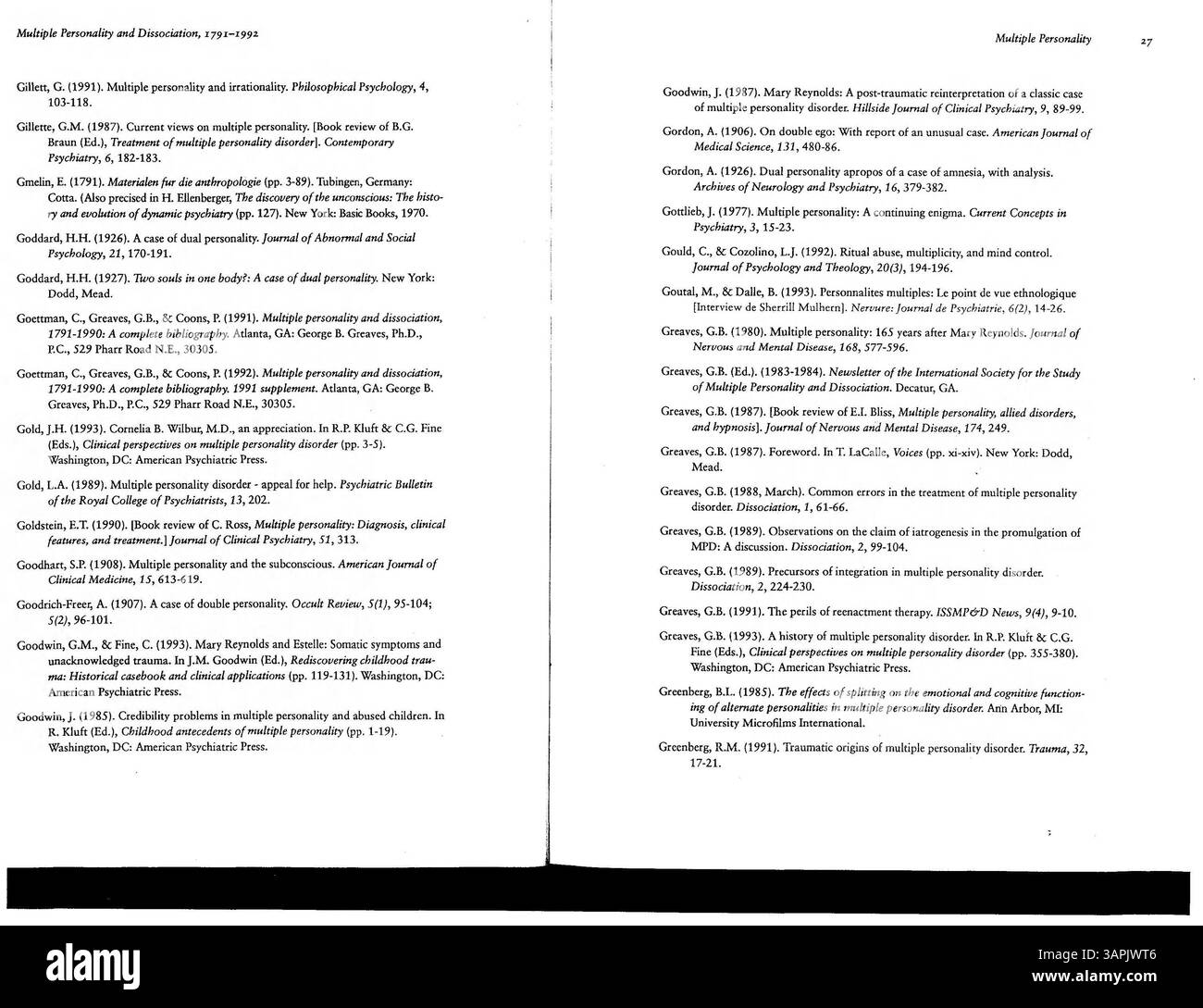 Questo lavoro funge da ampio strumento di riferimento sulla personalità multipla e la dissociazione, fornendo sia la prima edizione che le voci aggiornate fino al 1993. La bibliografia è organizzata in sezioni chiave, tra cui personalità multiple, amnesia dissociativa, depersonalizzazione e gli aspetti medico-legali dei disturbi dissociativi. Foto Stock