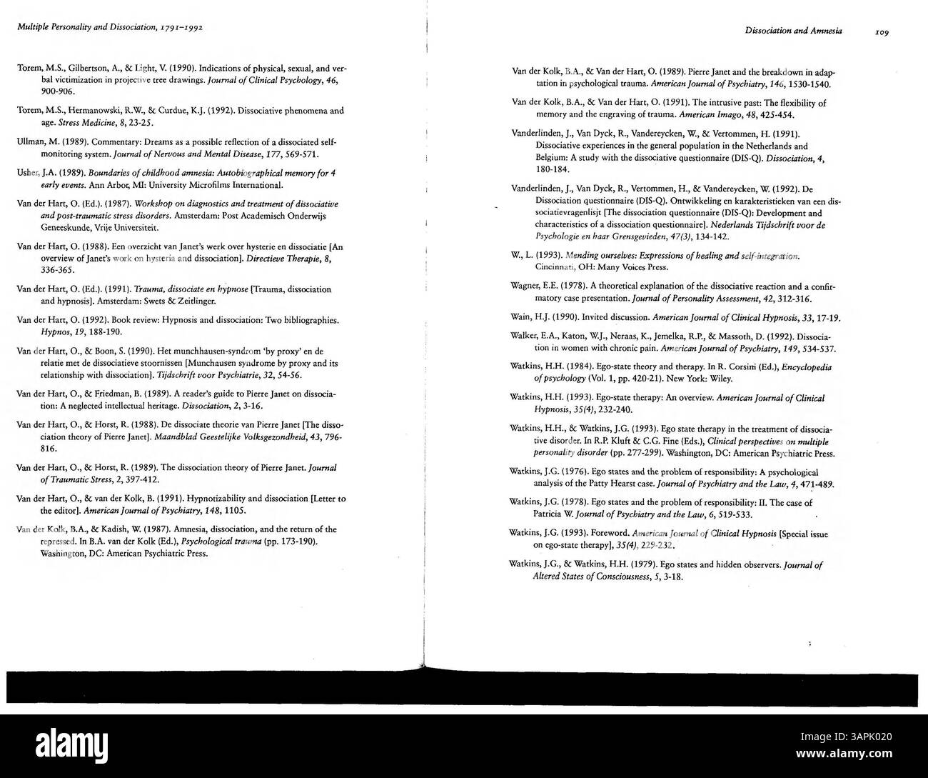 La bibliografia "personalità multipla e dissociazione, 1791-1992", giunta alla sua seconda edizione, raccoglie riferimenti accademici su personalità multiple e dissociazione, offrendo una prospettiva storica e psicologica. L'edizione aggiornata include gli errori degli articoli corretti. Foto Stock