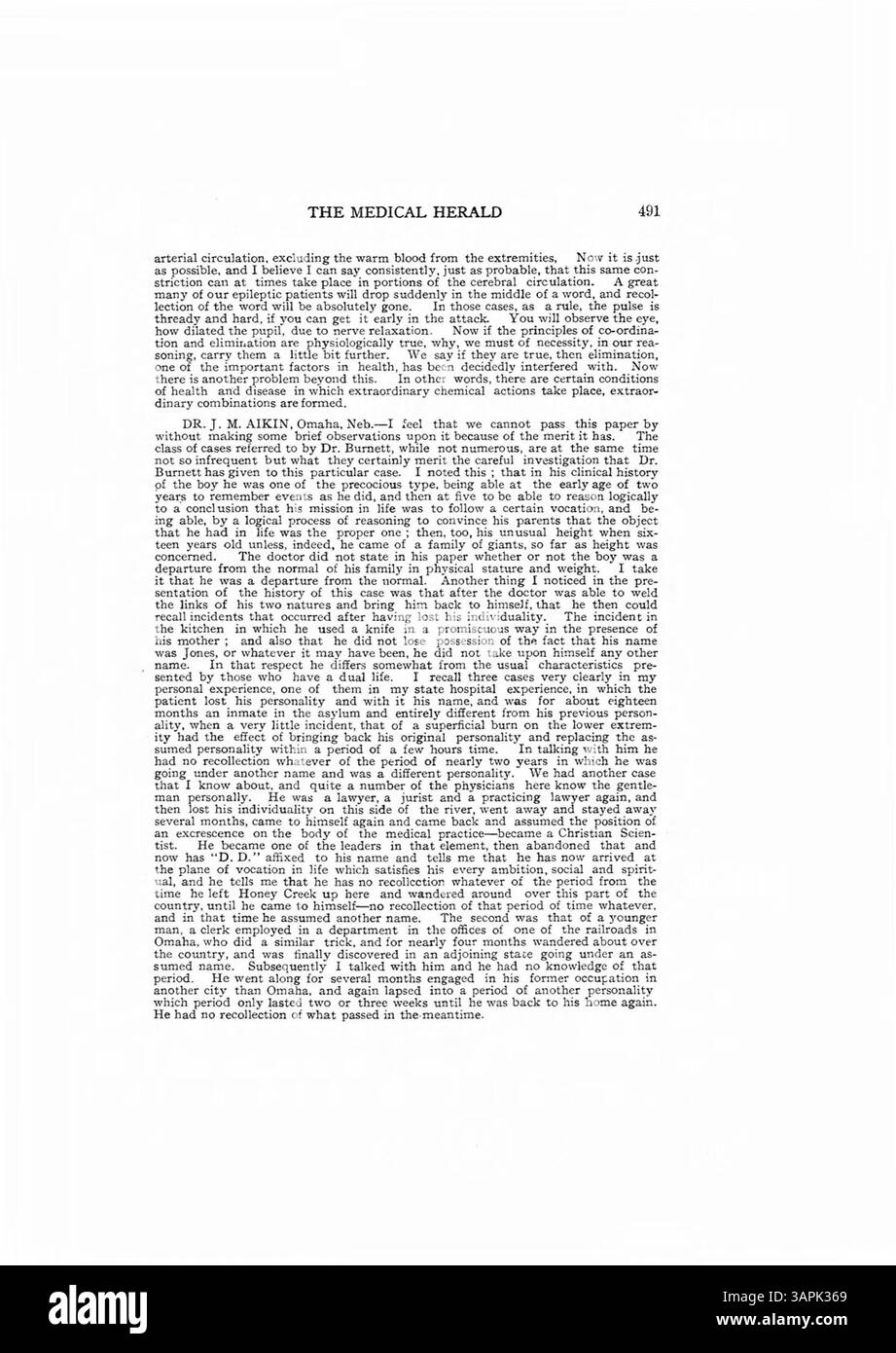 Il dottor Burnett presenta un caso di studio su un giovane a cui è stata diagnosticata una doppia personalità, a partire dall'infanzia. Dopo un'intensa sessione di terapia di suggerimento mentale, il paziente è stato in grado di ricordare le azioni di entrambi i lati della sua personalità. Questo articolo è seguito da una discussione tra diversi medici su casi simili. Foto Stock