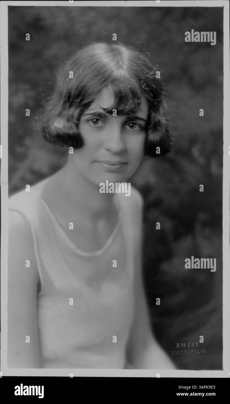 La signorina Katherine M. Potter è riconosciuta per il suo contributo e il suo ruolo nella comunità, promuovendo iniziative locali e arricchendo il suo ambiente attraverso una partecipazione attiva. Foto Stock