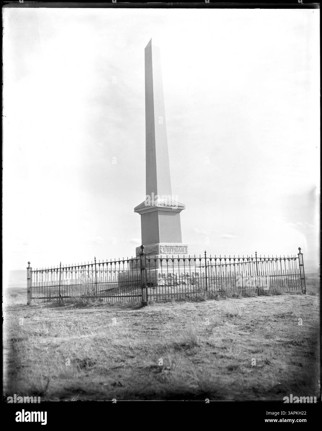 Fotografia del monumento Marcus Whitman situato a Waiilatpu, Washington. Questa immagine cattura un sito storico chiave che commemora Marcus Whitman, missionario e martire. Foto Stock