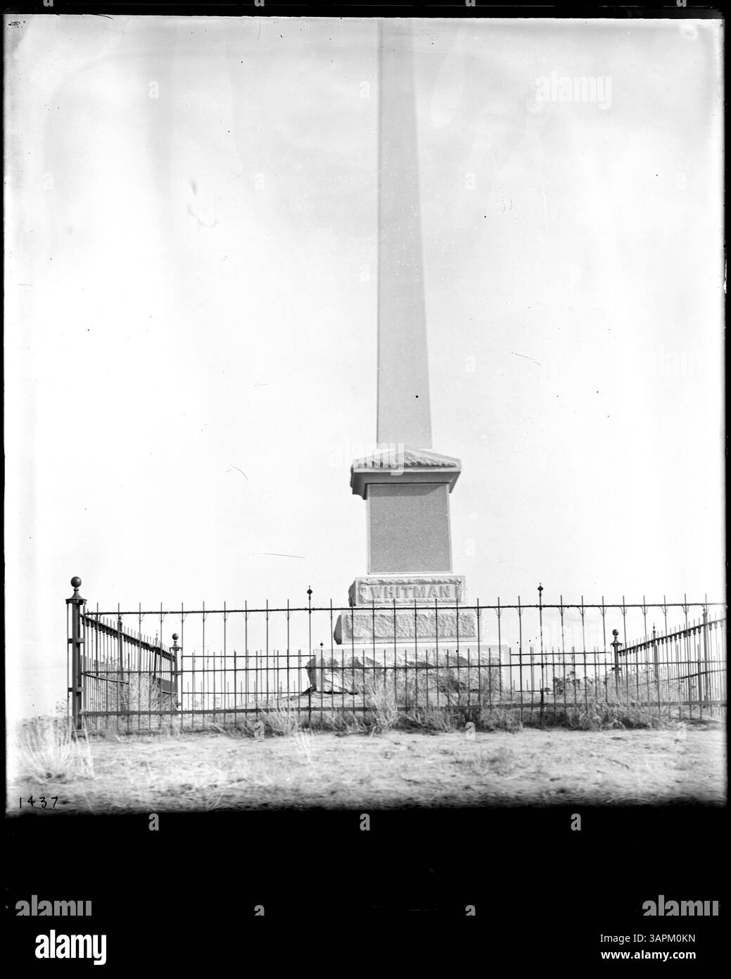 Fotografia di Lee Moorhouse che mostra il monumento di Marcus Whitman a Waiilatpu, Washington, in commemorazione del massacro di Whitman. Foto Stock