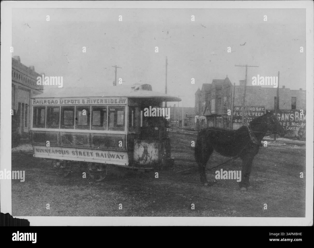 La prima auto di Minneapolis operava su strade non asfaltate, che correvano dalla 6th Ave N lungo Riverside fino alla 27th Ave S. la linea segnava l'inizio del trasporto pubblico urbano in città. Foto Stock