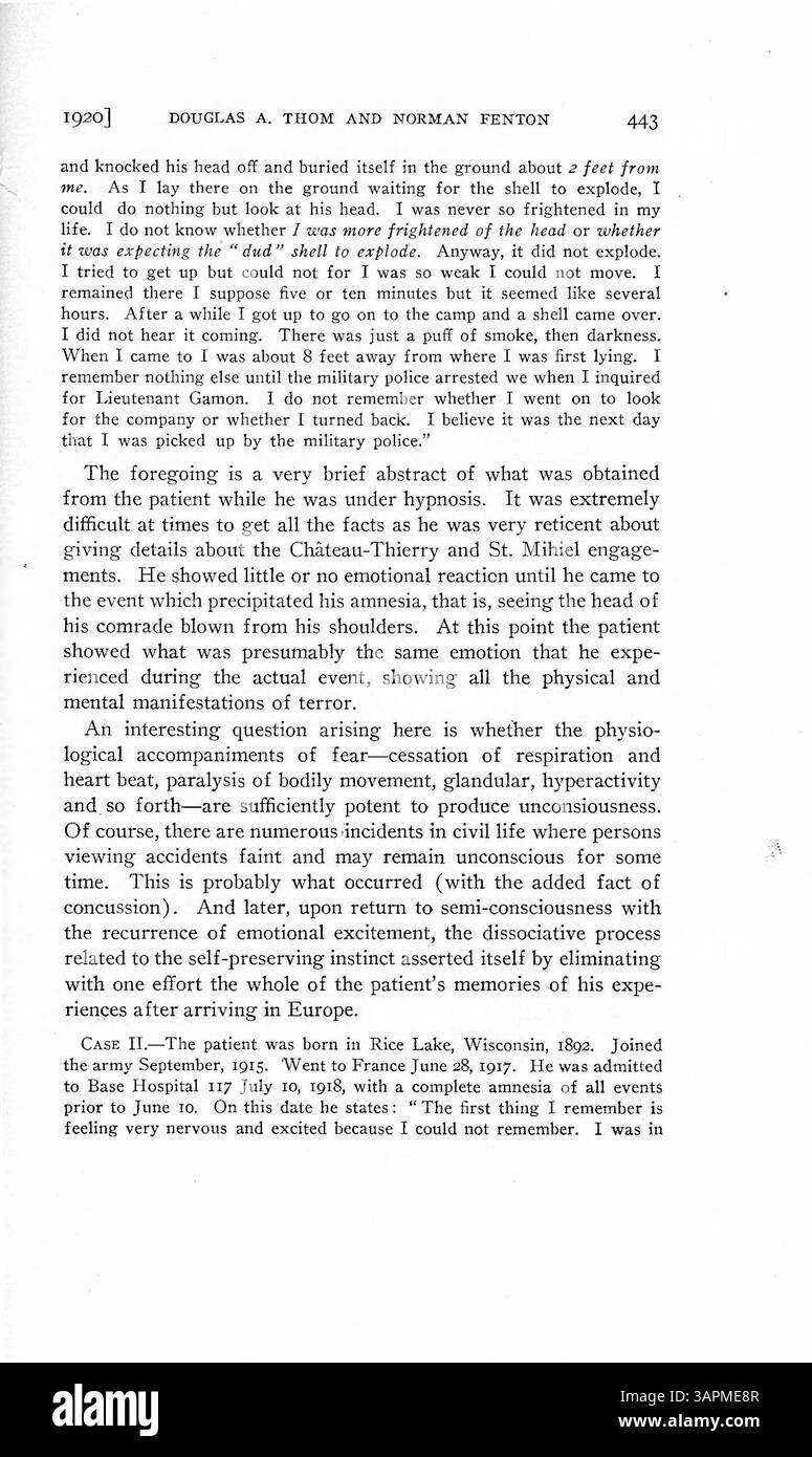 Il giornale esamina il ruolo della dissociazione nel proteggere i soldati da disturbi mentali come la psicosi. Gli autori descrivono tre casi di amnesia psicogena, causata dall'esposizione a eventi traumatici durante la guerra, come la presenza di morti e feriti. La ricerca si concentra sulle conseguenze psicologiche dell'esposizione al combattimento. Foto Stock