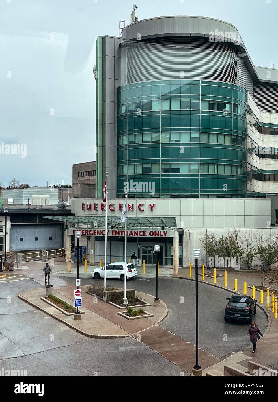 Newmarket, ON Canada - 1 maggio 2023: Ingresso al Southlake Hospital Building Emergency Department Foto Stock