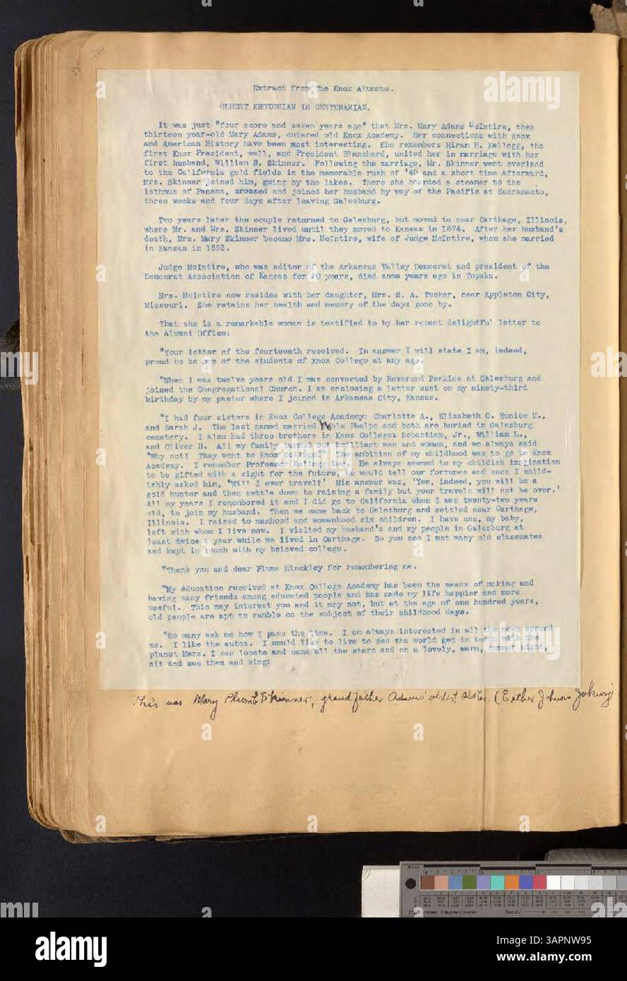 Il libro di rottami compilato da Herbert S. Johnson include documenti della famiglia Adams e Goodell, lettere e una storia tipica della vita pioniera dell'Oregon di Inez Adams Parker, concentrandosi sulla genealogia familiare e sulla corrispondenza. Foto Stock