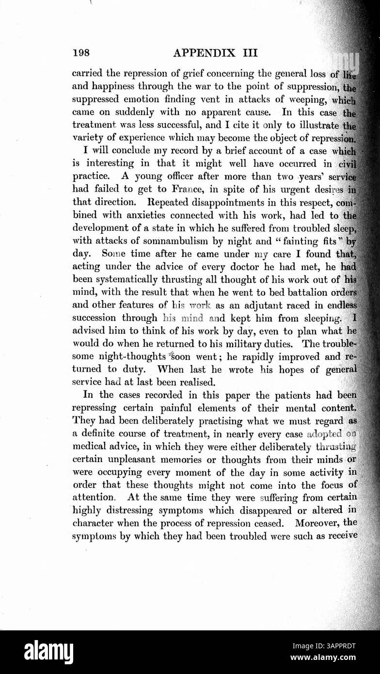 In questo studio, l'autore esamina la repressione come un meccanismo di difesa mentale che blocca l'accesso a ricordi dolorosi. L'attenzione è rivolta alle conseguenze negative della repressione nel trattamento della nevrosi di guerra. Il documento sostiene di affrontare e affrontare le memorie traumatiche come parte del processo di recupero per migliorare i risultati terapeutici e la salute emotiva. Foto Stock
