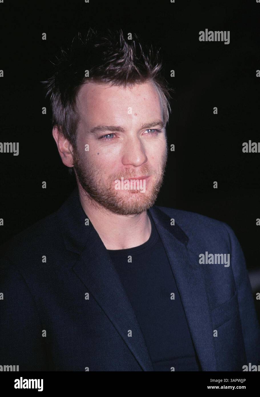 1 GENNAIO 2011 - K23709EG: ANTEPRIMA BLACK HAWK DOWN. ACCADEMIA DEL CINEMA, BEVERLY HILLS, CA 18/12/2001.EWAN MCGREGOR. ED GELLER/ 2001 (immagine di credito: © Globe Photos/ZUMAPRESS.com) Foto Stock
