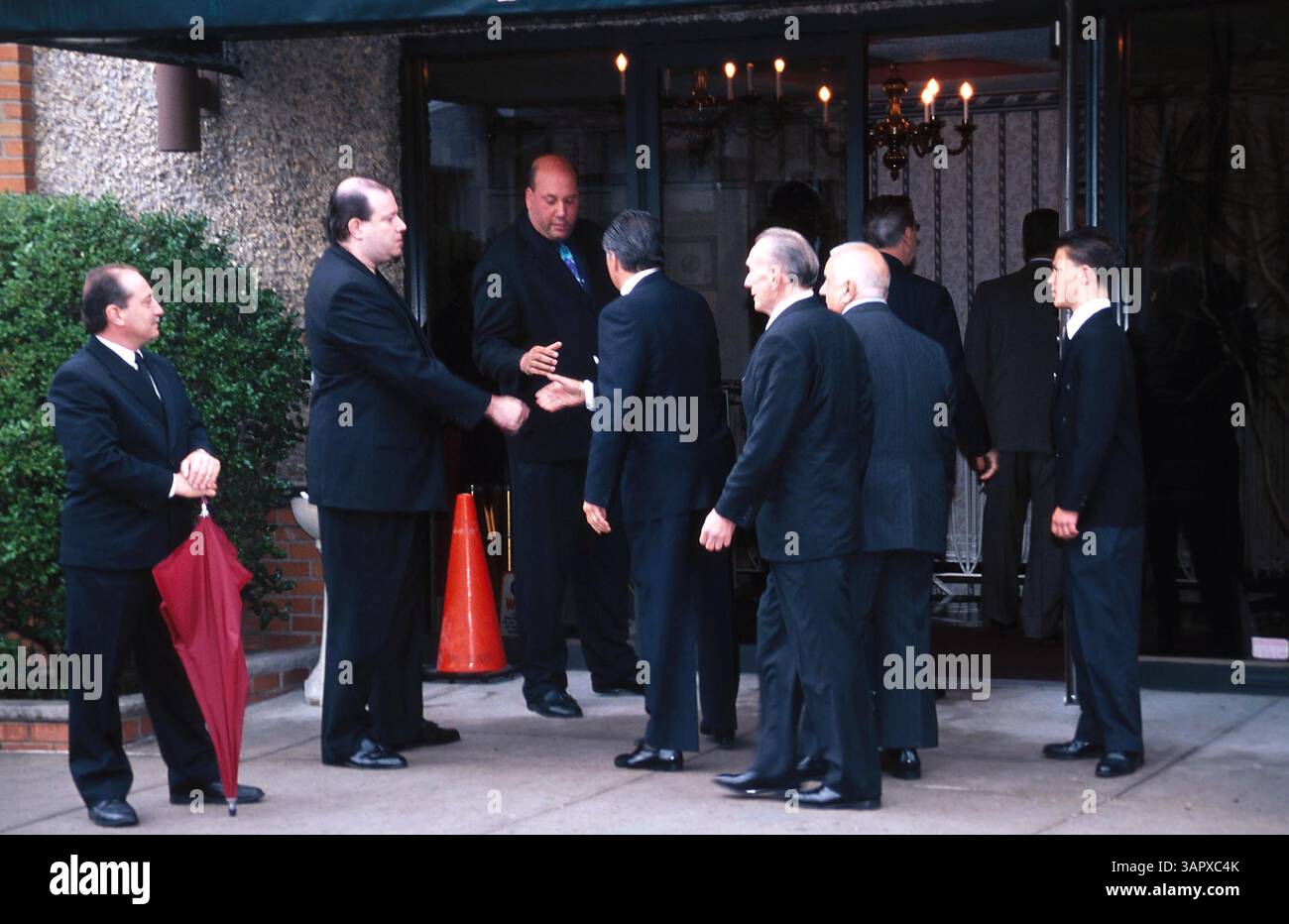 1 GENNAIO 2011 - K25339JK: FUNERALE DI JOHN GOTTI NEL QUEENS NEW YORK. JOHN GOTTI BOSS DELLA MOB DELLA FAMIGLIA GAMBINO FU SEPOLTO ACCANTO AL CORPO DEL FIGLIO DI 12 ANNI FRANK A ST. JOHNS CEMETERY NEL QUEENS, 15/06/02. JOHN KRONDES/ 2002 (immagine di credito: © Globe Photos/ZUMAPRESS.com) Foto Stock