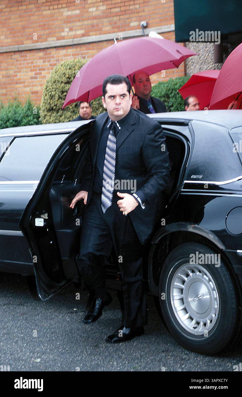 1 GENNAIO 2011 - K25339JK: FUNERALE DI JOHN GOTTI NEL QUEENS NEW YORK. JOHN GOTTI BOSS DELLA MOB DELLA FAMIGLIA GAMBINO FU SEPOLTO ACCANTO AL CORPO DEL FIGLIO DI 12 ANNI FRANK A ST. JOHNS CEMETERY NEL QUEENS 06/15/02.JOHN GOTTI'S SON. JOHN KRONDES/ 2002 (immagine di credito: © Globe Photos/ZUMAPRESS.com) Foto Stock