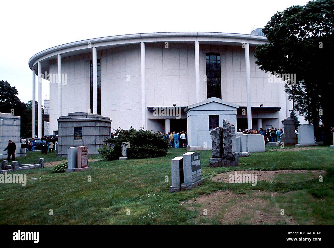1 GENNAIO 2011 - K25339JK: FUNERALE DI JOHN GOTTI NEL QUEENS NEW YORK. JOHN GOTTI BOSS DELLA MOB DELLA FAMIGLIA GAMBINO FU SEPOLTO ACCANTO AL CORPO DEL FIGLIO DI 12 ANNI FRANK A ST. JOHNS CEMETERY NEL QUEENS 06/15/02.JOHN GOTTI'S SON. JOHN KRONDES/ 2002 (immagine di credito: © Globe Photos/ZUMAPRESS.com) Foto Stock