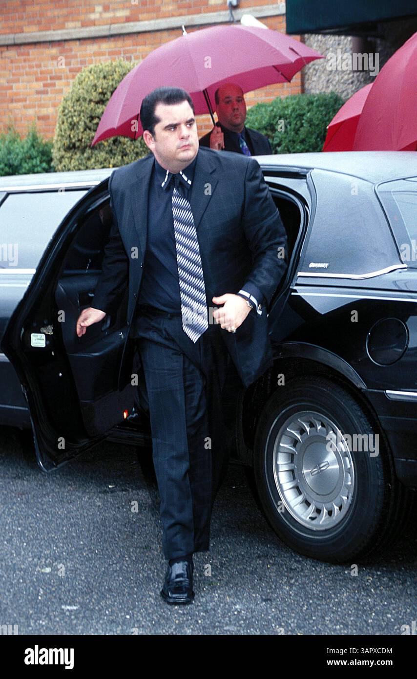 1 GENNAIO 2011 - K25339JK: FUNERALE DI JOHN GOTTI NEL QUEENS NEW YORK. JOHN GOTTI BOSS DELLA MOB DELLA FAMIGLIA GAMBINO FU SEPOLTO ACCANTO AL CORPO DEL FIGLIO DI 12 ANNI FRANK A ST. JOHNS CEMETERY NEL QUEENS 06/15/02.JOHN GOTTI'S SON. JOHN KRONDES/ 2002 (immagine di credito: © Globe Photos/ZUMAPRESS.com) Foto Stock