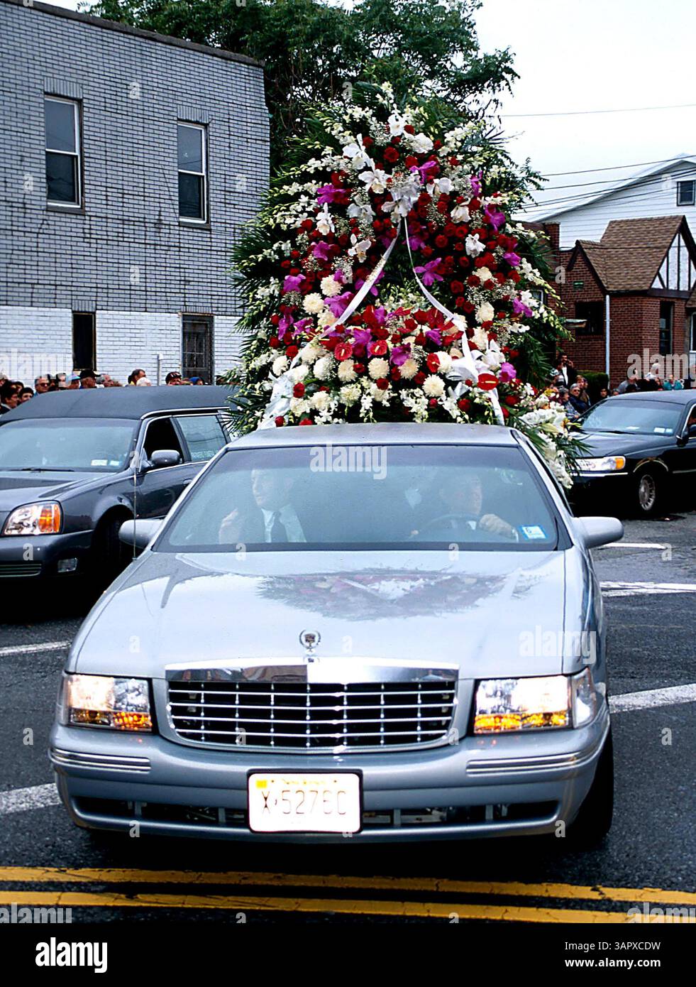 1 GENNAIO 2011 - K25339JK: FUNERALE DI JOHN GOTTI NEL QUEENS NEW YORK. JOHN GOTTI BOSS DELLA MOB DELLA FAMIGLIA GAMBINO FU SEPOLTO ACCANTO AL CORPO DEL FIGLIO DI 12 ANNI FRANK A ST. JOHNS CEMETERY NEL QUEENS 06/15/02.JOHN GOTTI'S SON. JOHN KRONDES/ 2002 (immagine di credito: © Globe Photos/ZUMAPRESS.com) Foto Stock