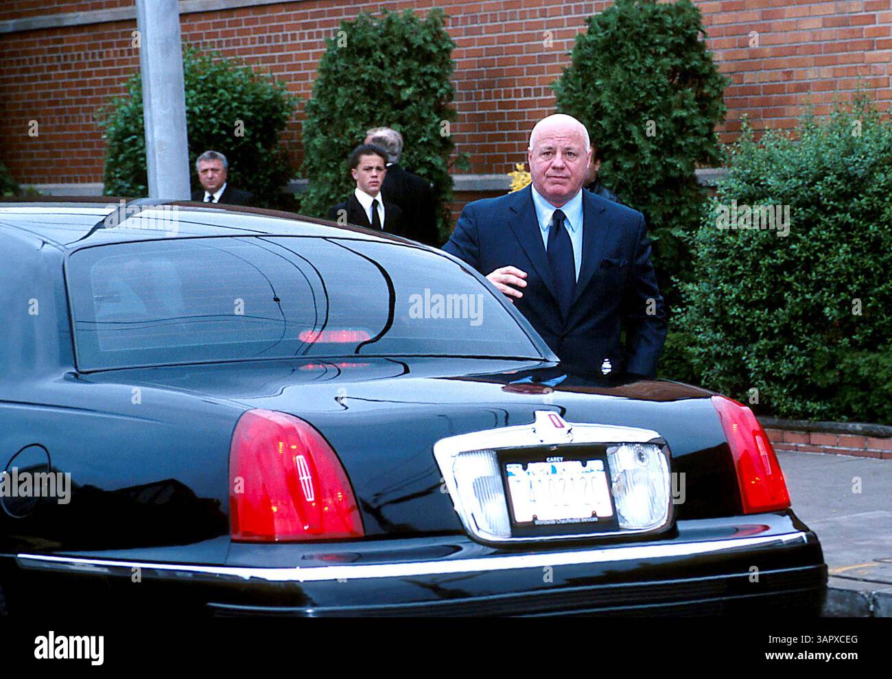 1 GENNAIO 2011 - K25339JK: FUNERALE DI JOHN GOTTI NEL QUEENS NEW YORK. JOHN GOTTI BOSS DELLA MOB DELLA FAMIGLIA GAMBINO FU SEPOLTO ACCANTO AL CORPO DEL FIGLIO DI 12 ANNI FRANK A ST. JOHNS CEMETERY NEL QUEENS 06/15/02.JOHN GOTTI'S SON. JOHN KRONDES/ 2002 (immagine di credito: © Globe Photos/ZUMAPRESS.com) Foto Stock