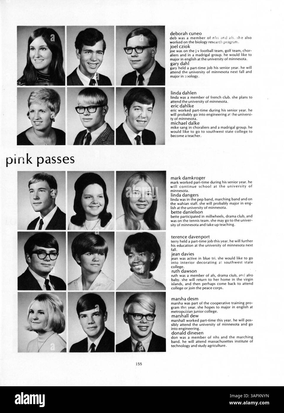 L'annuario Wahian 1970 della Washburn High School fornisce una panoramica completa dell'anno scolastico 1969-1970, che cattura la vita degli studenti, le principali attrazioni degli insegnanti, le attività del club e i risultati sportivi. Questo documento funge da record storico, concentrandosi sui contributi afroamericani all'interno della scuola. Foto Stock