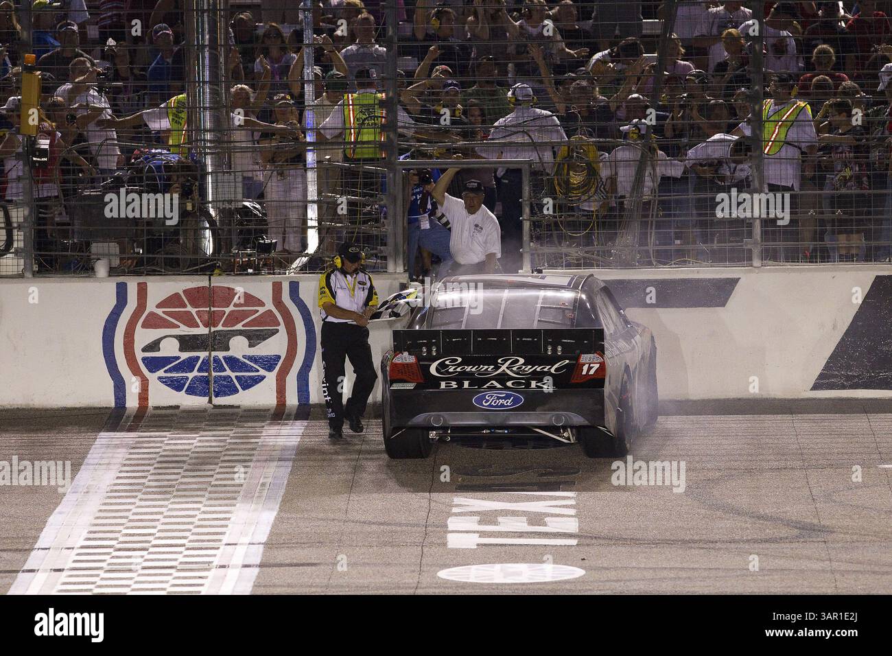 FORT WORTH, TX - APR 09, 2011: Matt Kenseth (17) vince la gara Samsung Mobile 500 al Texas Motor Speedway di Fort Worth, Texas. (Immagine di credito: © ASP/Cal Sport Media/ZUMAPRESS.com) Foto Stock