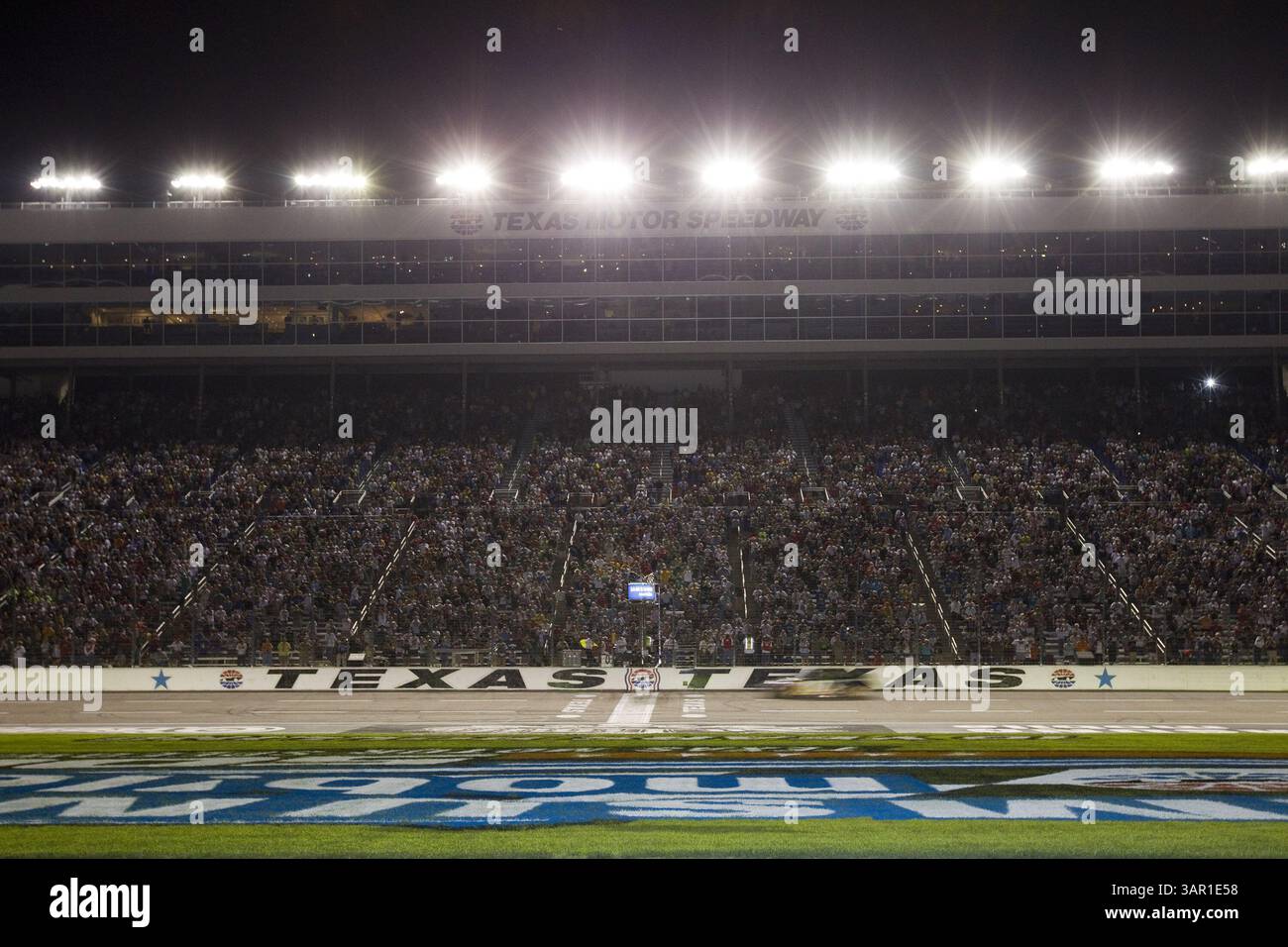 FORT WORTH, TX - APR 09, 2011: Matt Kenseth (17) vince la gara Samsung Mobile 500 al Texas Motor Speedway di Fort Worth, Texas. (Immagine di credito: © ASP/Cal Sport Media/ZUMAPRESS.com) Foto Stock